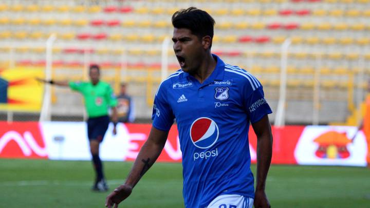 Enzo Gutiérrez celebra gol ante Envigado. El delantero argentino estuvo en Millonarios pero no le fue bien