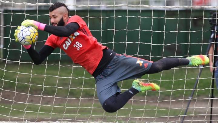 Alex Muralha, arquero de Flamengo que tiene en duda su presencia en Barranquilla por la semifinal de vuelta de la Copa Sudamericana frente a Junior