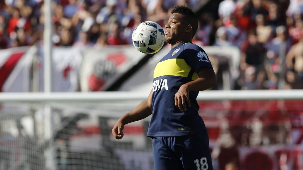 Frank Fabra jugador de Boca Juniors ante River Plate