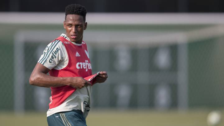 Yerry Mina se reunirá con directivos de Palmeiras para cerrar su vinculación con el Barcelona