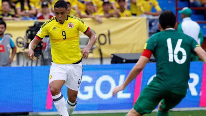 Luis Fernando Muriel con la Selección Colombia en las Eliminatorias ante Bolivia. El delantero del Sevilla no tiene protagonismo en el equipo español