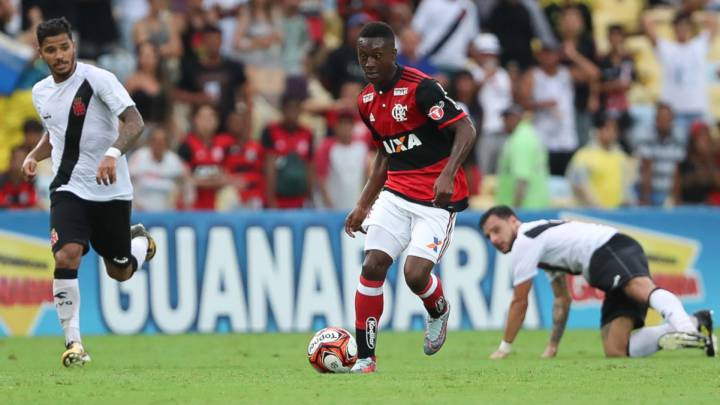Marlos deja buena impresión en su debut con Flamengo