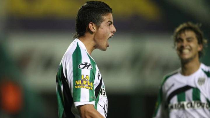 James Rodríguez debutó en 2009 con Banfield, siendo su primer equipo a nivel internacional