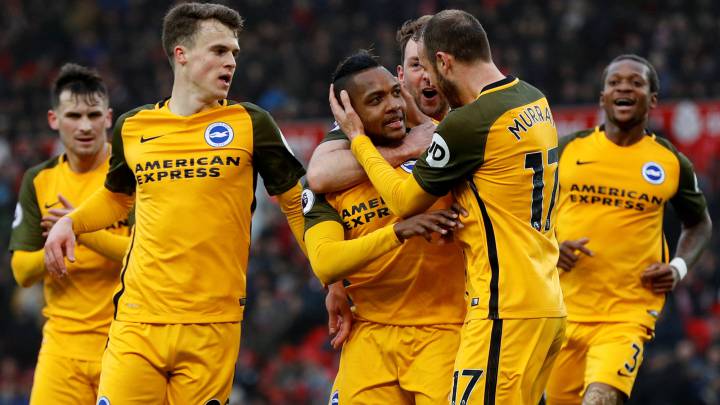 José Izquierdo celebra el gol que le hizo al Stoke