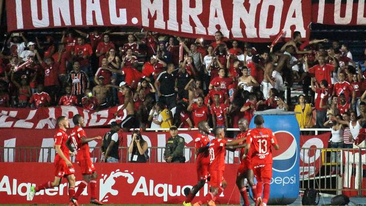 Hinchas del América están varados en Buenos Aires.