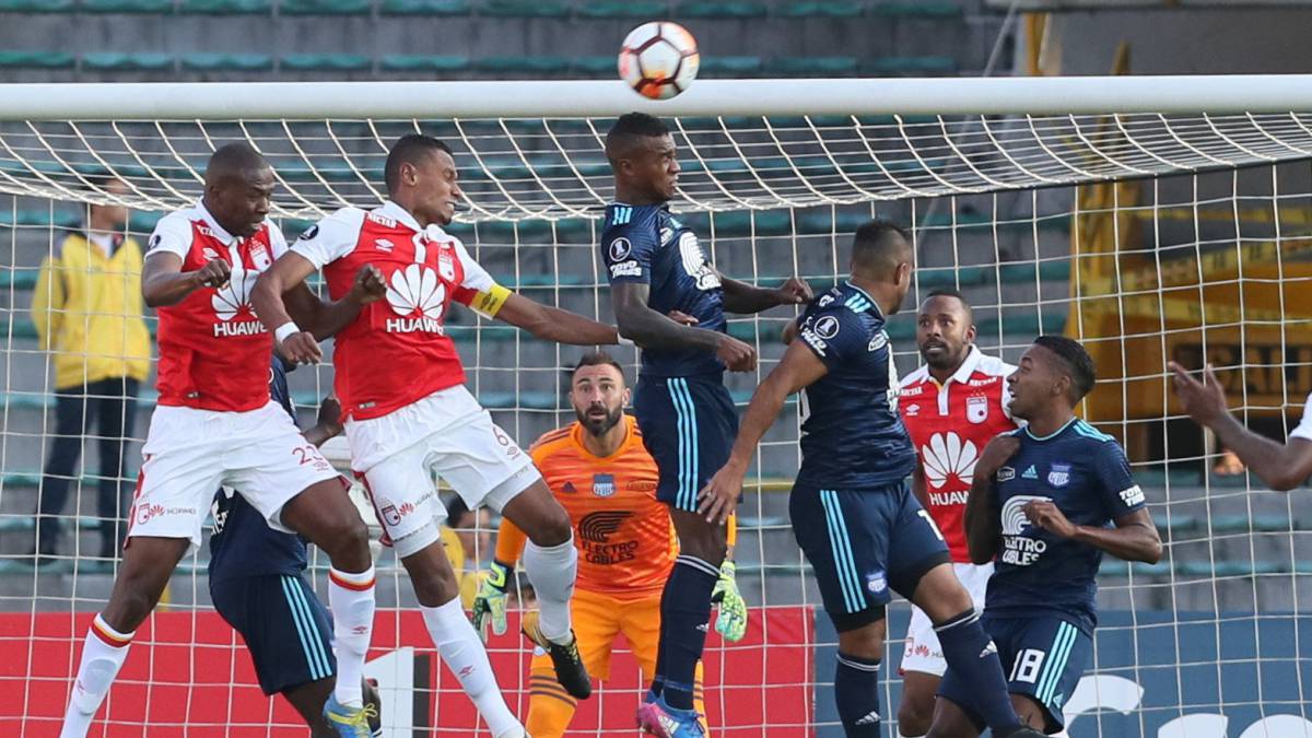 Santa Fe 1 - Emelec 1: un error en defensa lo sacó de un partido que ganaba bien