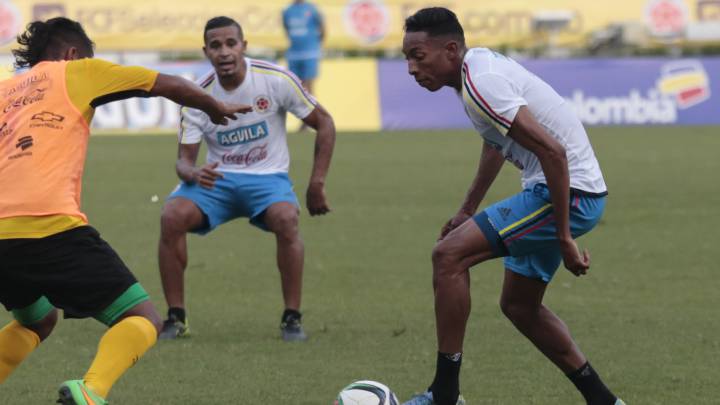 Johan Mojica con Selección Colombia antes del partido contra Argentina en 2015