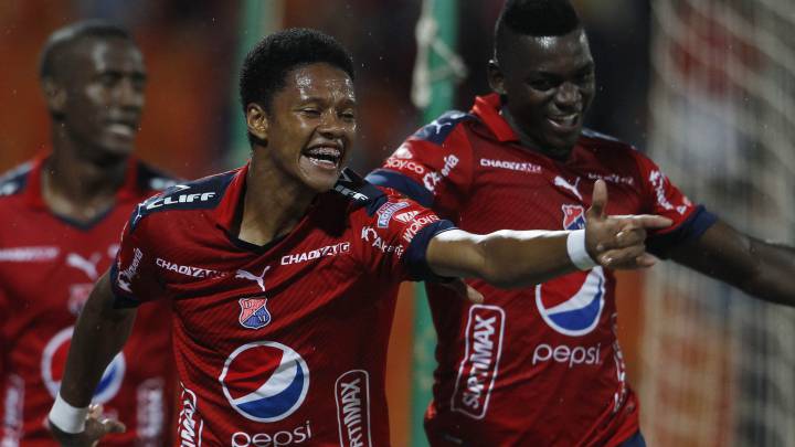 Yairo Morena celebra su gol ante América en Liga Águila