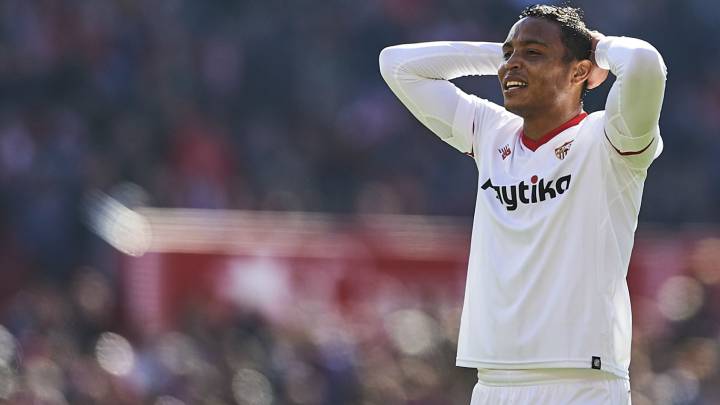 Luis Fernando Muriel sufre con la llegada del nuevo técnico a Sevilla