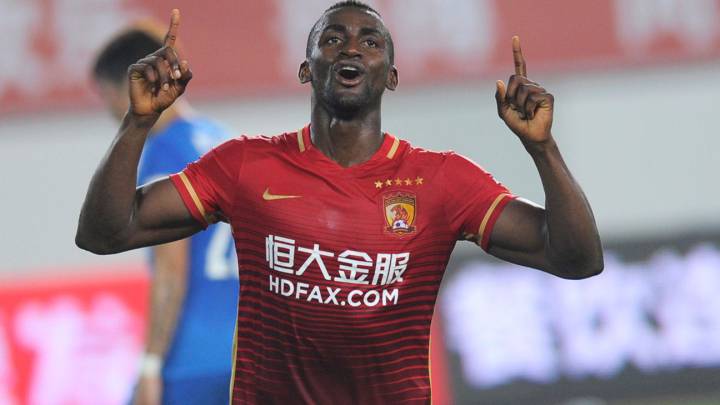 Jackson Martínez entrena a la par de sus compañeros en China