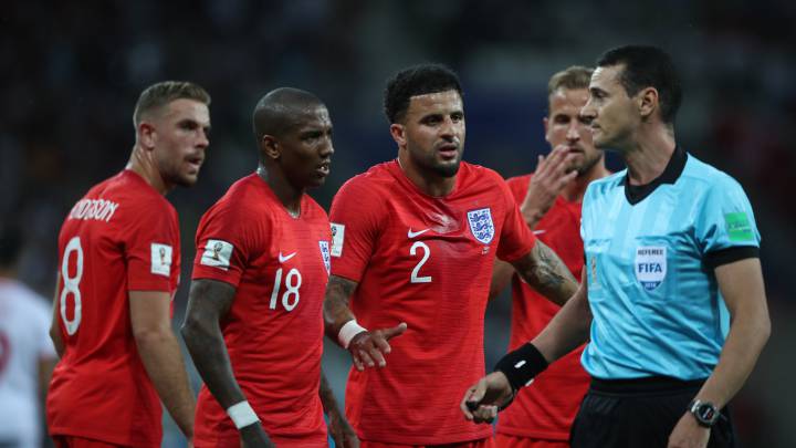 Wilmar Roldán en el partido entre Inglaterra y Túnez