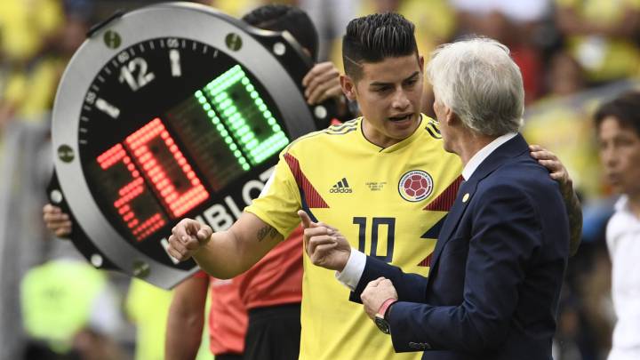 James Rodríguez y José Pékerman ante Japón en Rusia 2018