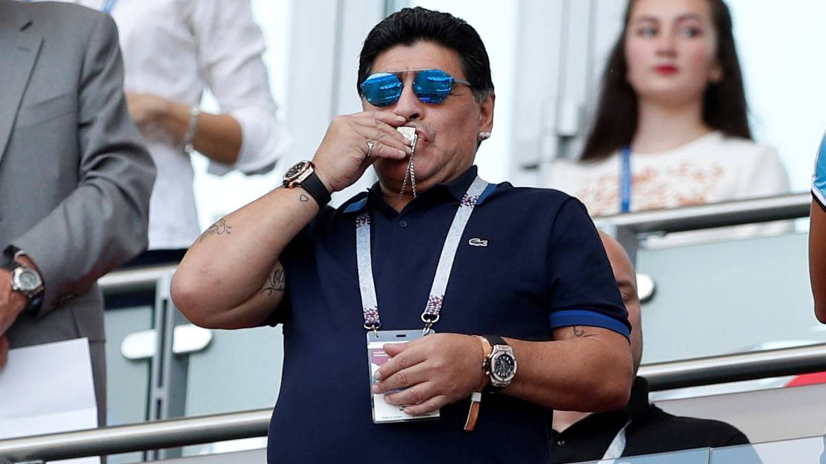 Maradona se ofrece para ser técnico de Argentina gratis