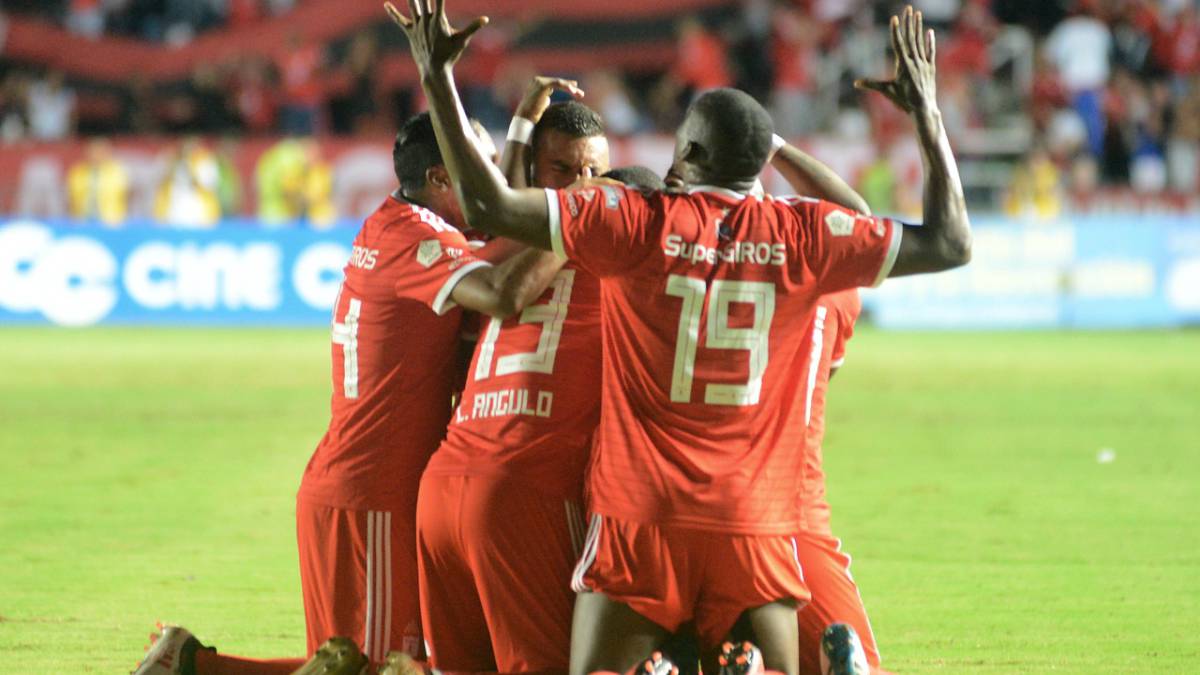 Atlético Nacional y América de Cali se enfrentaron en el amistoso Copa Independencia en la ciudad de Houston en el estadio BBVA Compass este 20 de julio