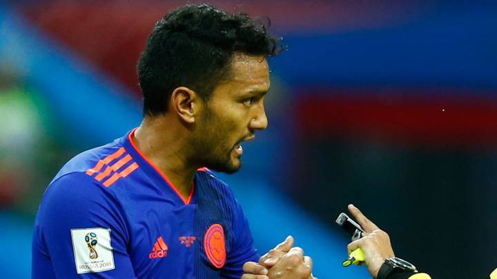 Abel Aguilar en el partido ante Polonia. Salió lesionado