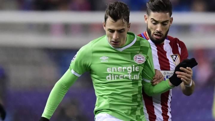 Santiago Arias pasaría del PSV al Napoli de Italia