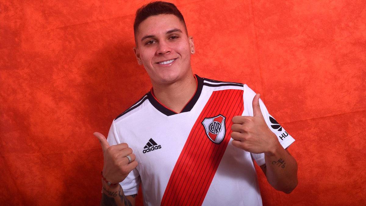 Quintero luce la nueva camiseta de River Plate - AS Colombia