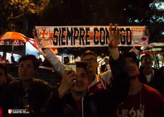 Hinchas acompañan a Santa Fe antes del clásico