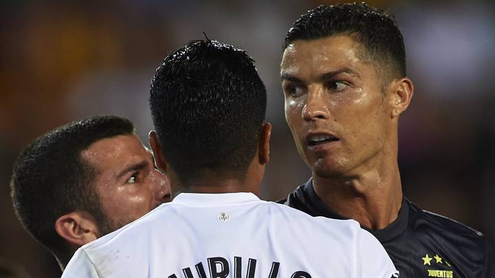 Cristiano Ronaldo salió expulsado en el partido entre Valencia y Juventus, en el inicio de la Champions League, por un jalón de pelo contra Jeison Murillo