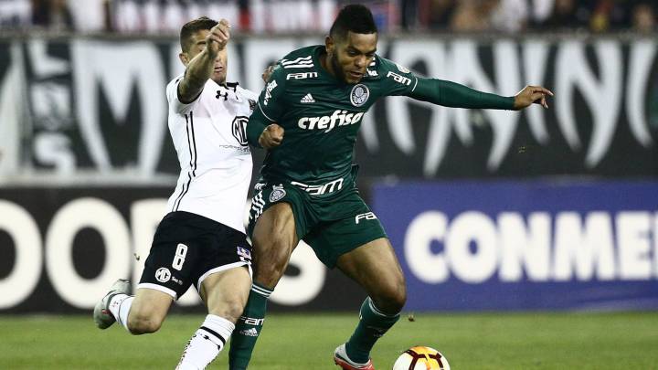 Miguel Ángel Borja, delantero de Palmeiras, ante Colo Colo