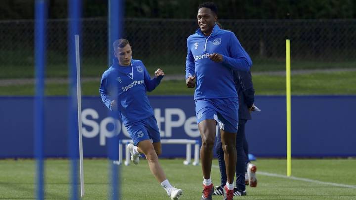 Yerry Mina en el entrenamiento de Everton junto a Lucas Digne
