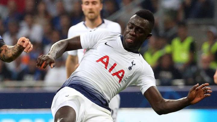 Dávinson Sánchez lucha con Toby Alderweireld por la titular en el Tottenham