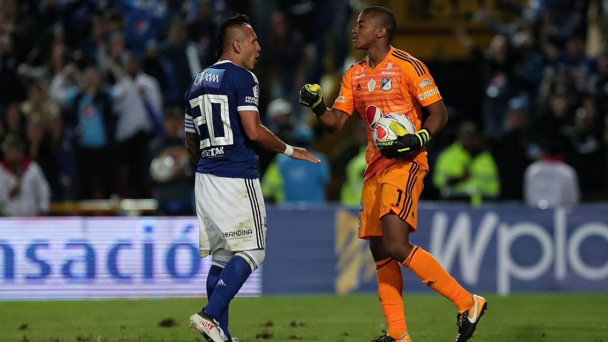 Wuilker Faríñez, arquero de Millonarios, tapó dos penaltis en el partido de vuelta de los cuartos de final de la Copa Águila ante Jaguares en El Campín
