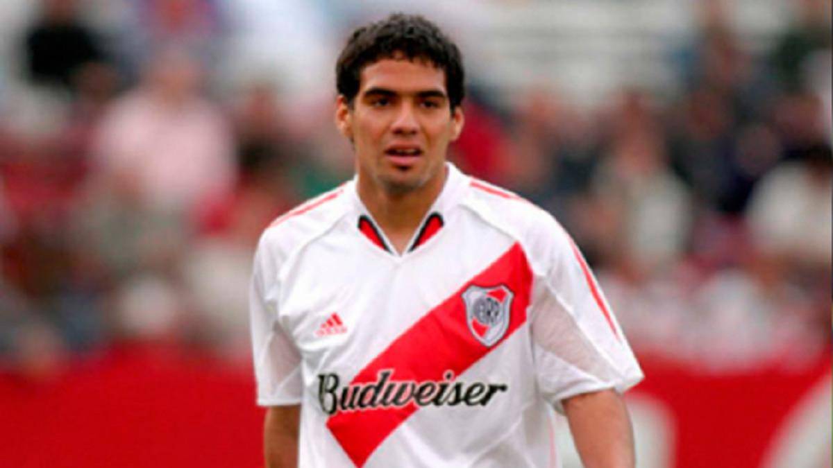 El colombiano Radamel Falcao marcó sus dos primeras anotaciones con River Plate un 2 de octubre de 2005