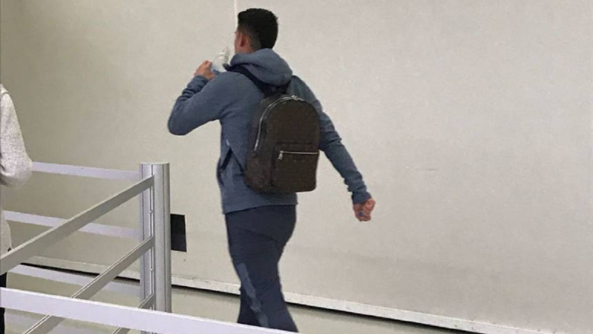 James Rodríguez abandonó el Allianz Arena 10 minutos después de que el juego entre Bayern Múnich y Ajax por la Champions League terminara, se vio molesto