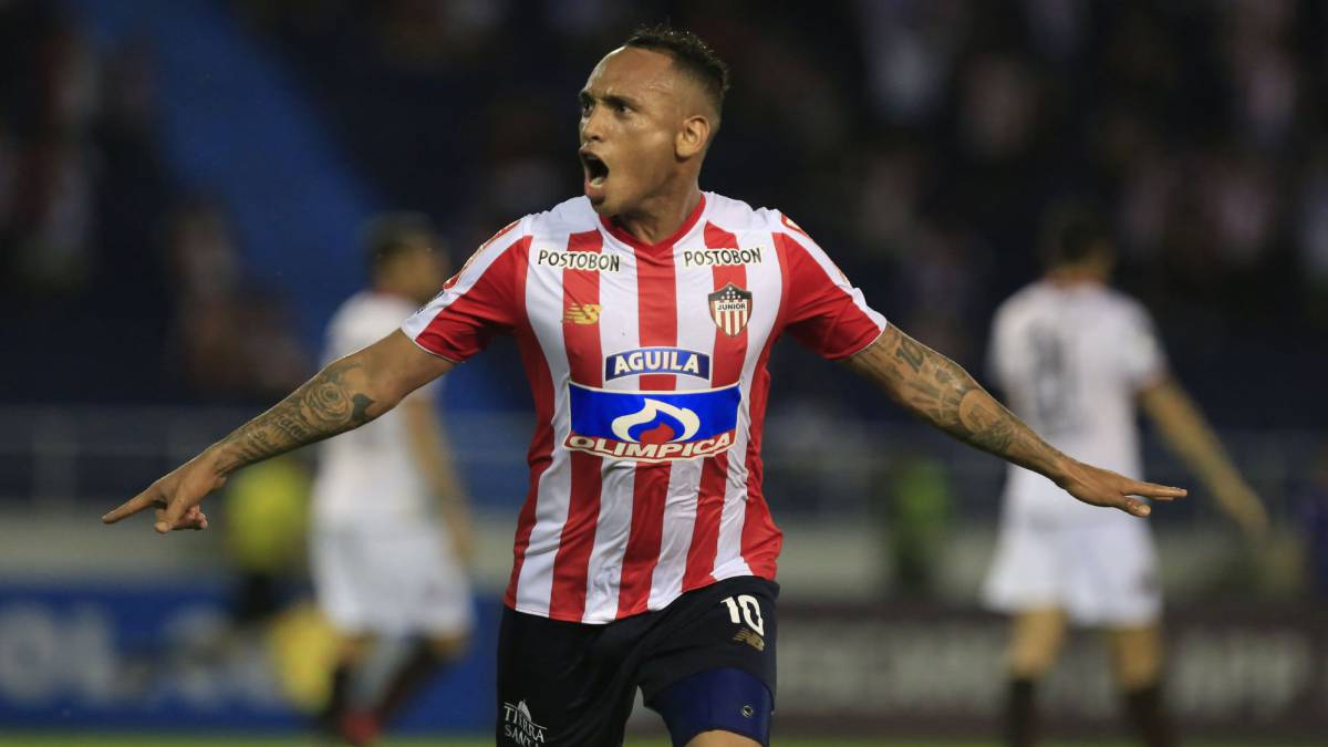 Junior de Barranquilla visita a Colón de Santa Fe por los octavos de final de la Copa Sudamericana en el estadio Brigadier López. El juego de ida quedó 1-0