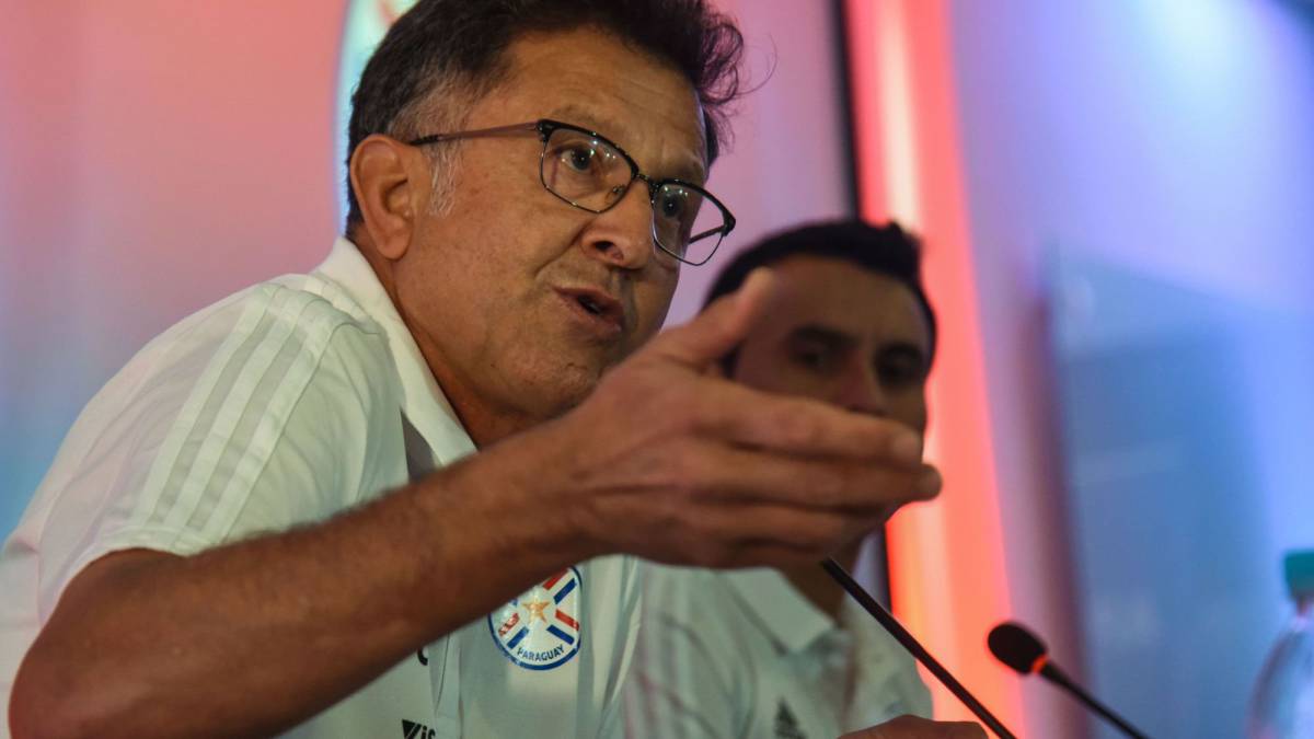 Juan Carlos Osorio, interesado en dirigir al Aston Villa