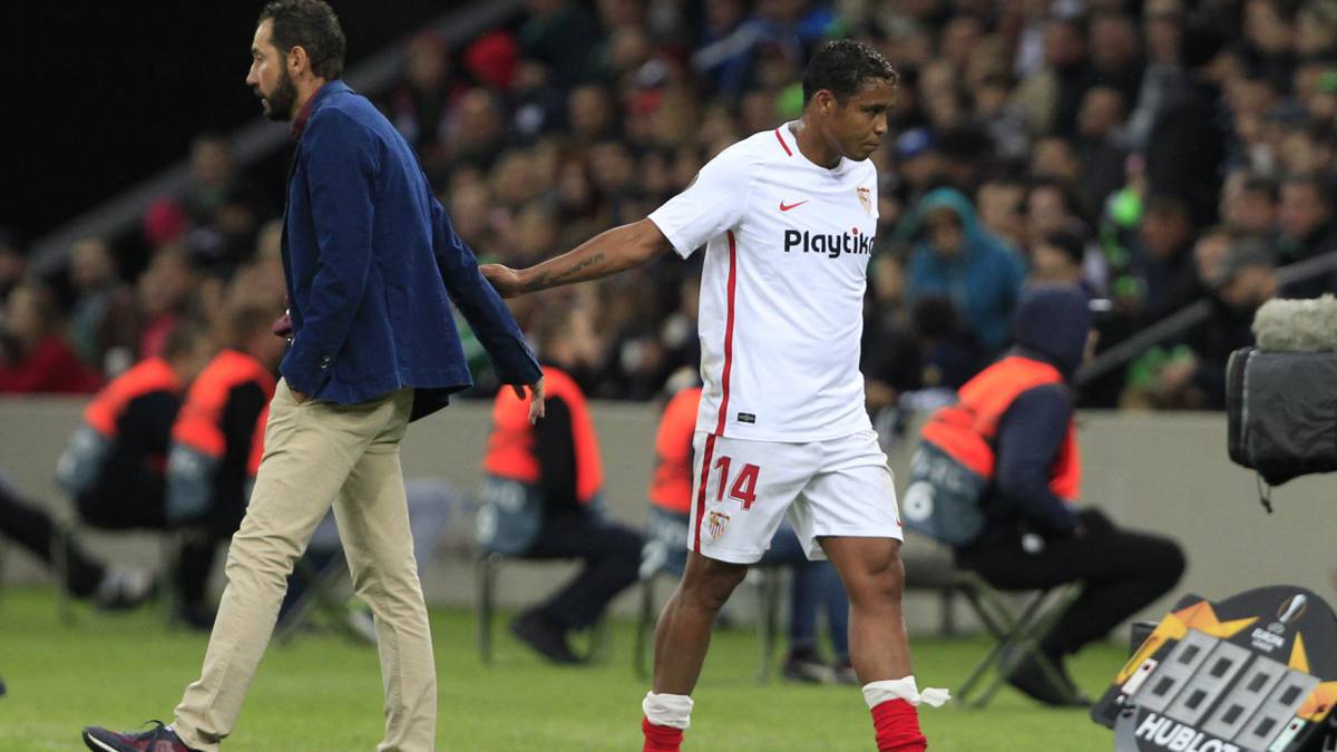 Luis Fernando Muriel con Machín, técnico de Sevilla