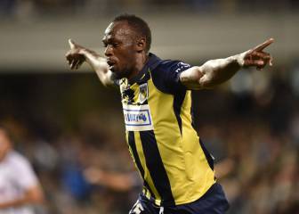 El sueño goleador: Bolt anota doblete en Australia