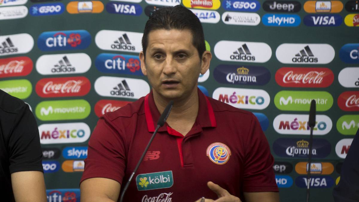 DT Costa Rica: "Deseo verme con Colombia, es un equipazo"