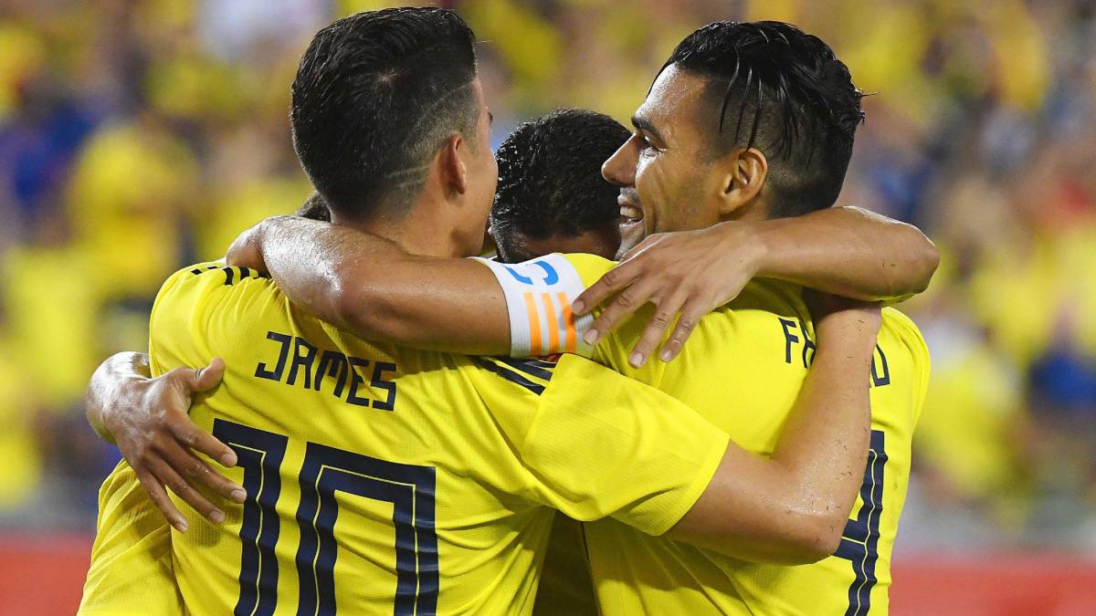Falcao y James celebran un gol ante Estados Unidos en Tampa, Florida