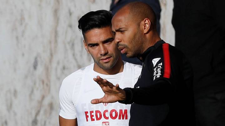 Falcao García con el técnico de Mónaco, Thierry Henry