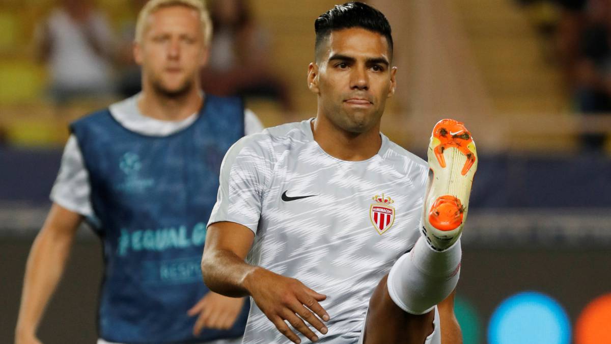 Falcao García en el calentamiento de Champions