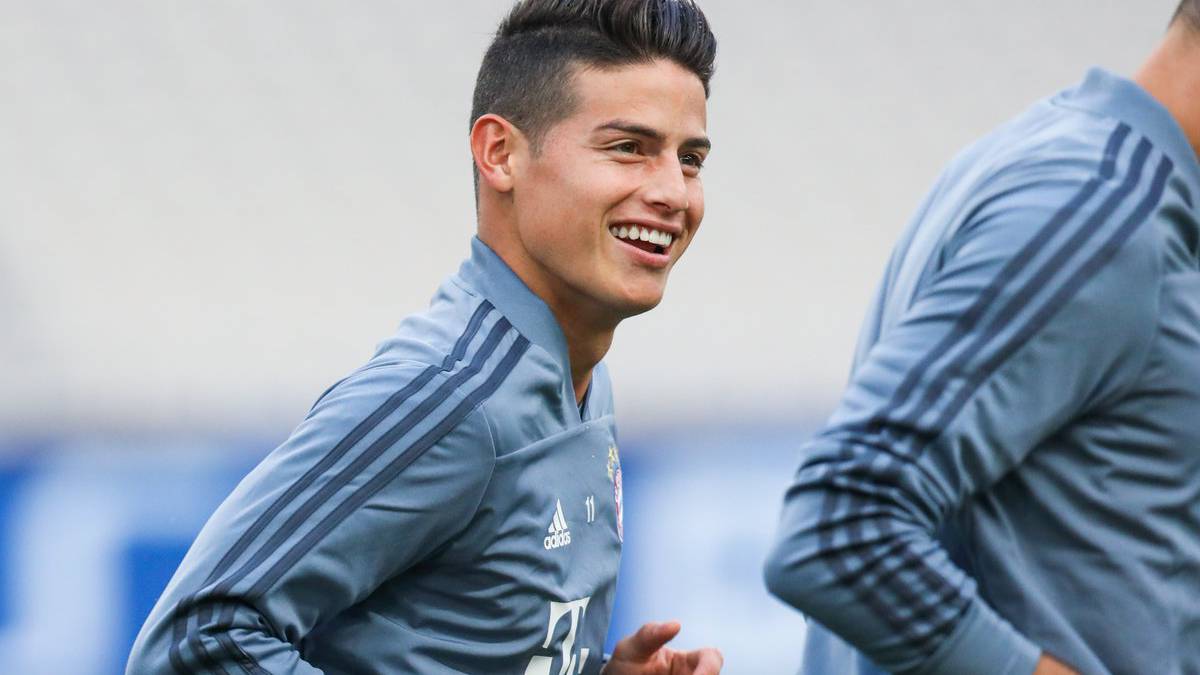 James Rodríguez en el entrenamiento en Atenas, Grecia