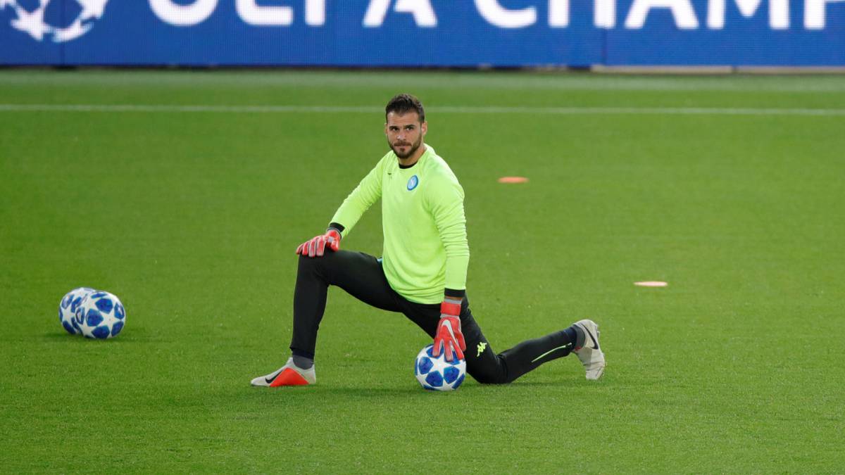 Karnezis, feliz en Napóles y "gran relación" con Ospina