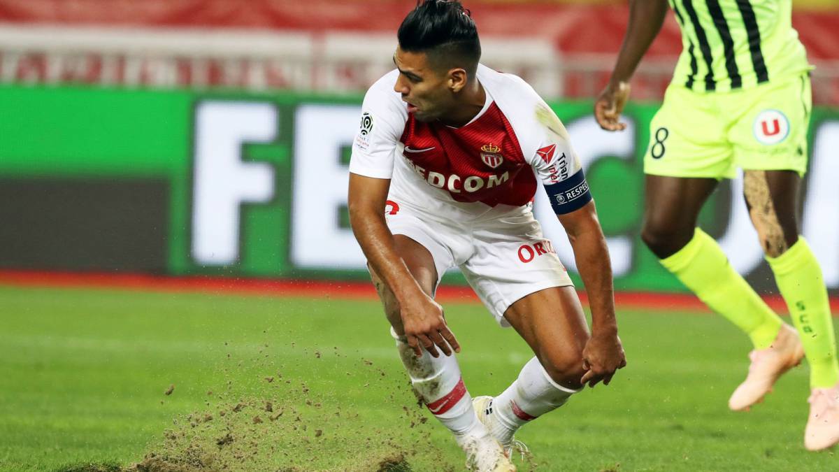 Falcao García ante el Angers