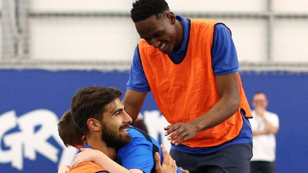 Yerry Mina hizo parte de una jornada de entrenamiento muy diferente a la normal. Estuvo trabajando con varios niños que tiene síndrome de Down