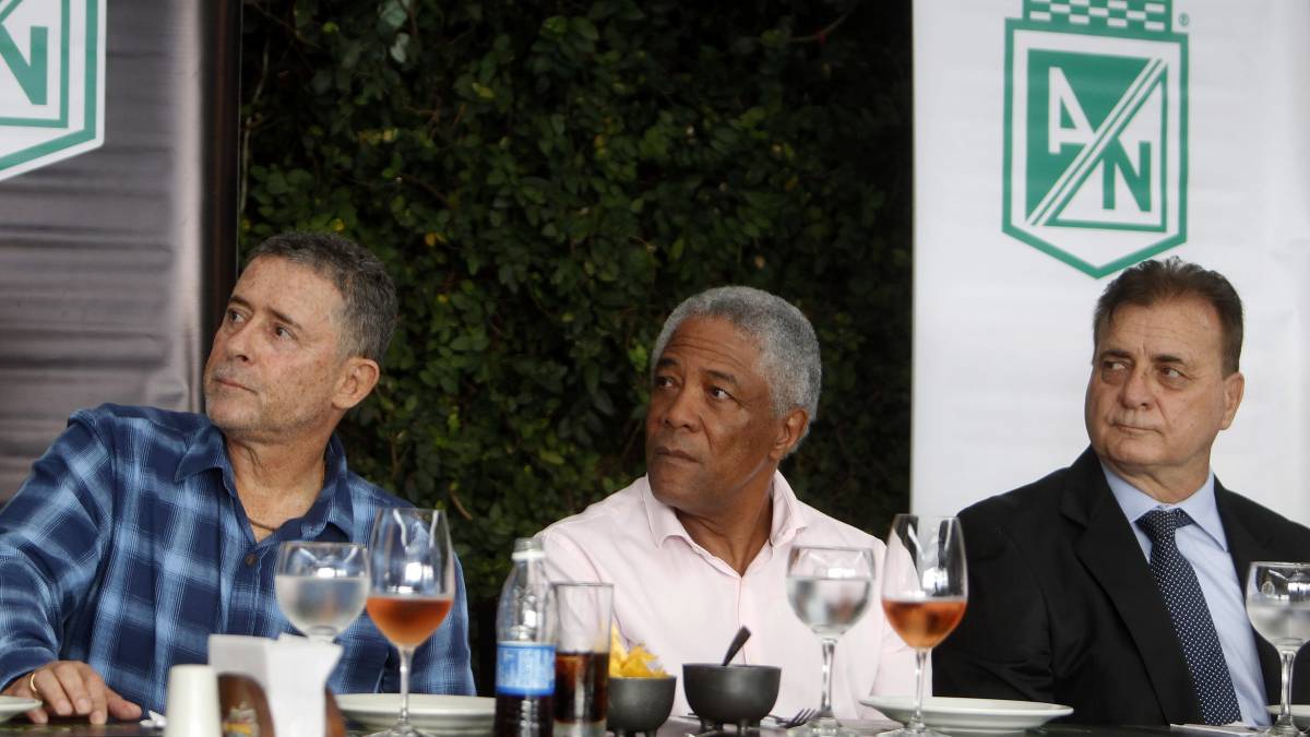 Atlético Nacional hace un homenaje a sus ídolos de la historia retribuyendo su aporte a los títulos del equipo y acercándolos al plantel que disputa la Liga