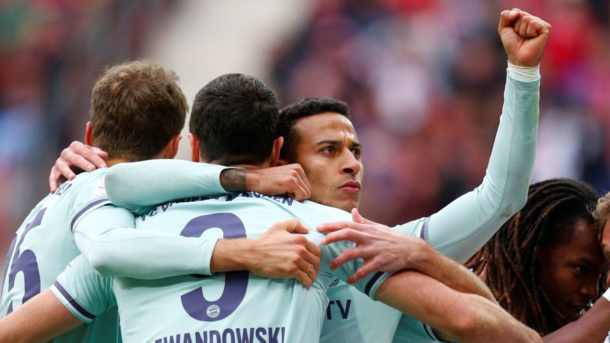 Sin James, Bayern gana y se pone a dos puntos del líder