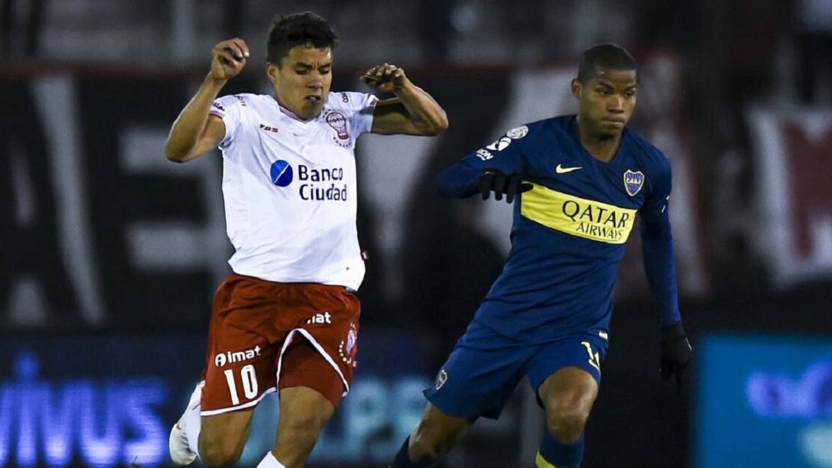 El colombiano Andrés Felipe Roa sufrió una lesión en la rodilla derecha en el partido que Huracán ganó 0-1 contra Lanús por la Superliga de Argentina.