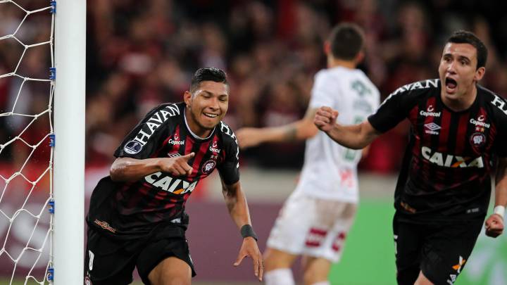 Atlético Paranaense venció 2-0 a Fluminense en la Arena da Baixada de Curitiba, en el partido de ida por la semifinal de Copa Sudamericana 2018.
