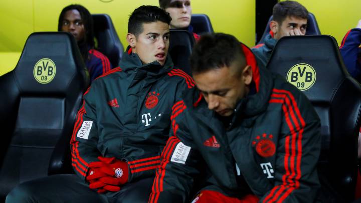 James Rodríguez y Rafinha en el banco ante el Dortmund