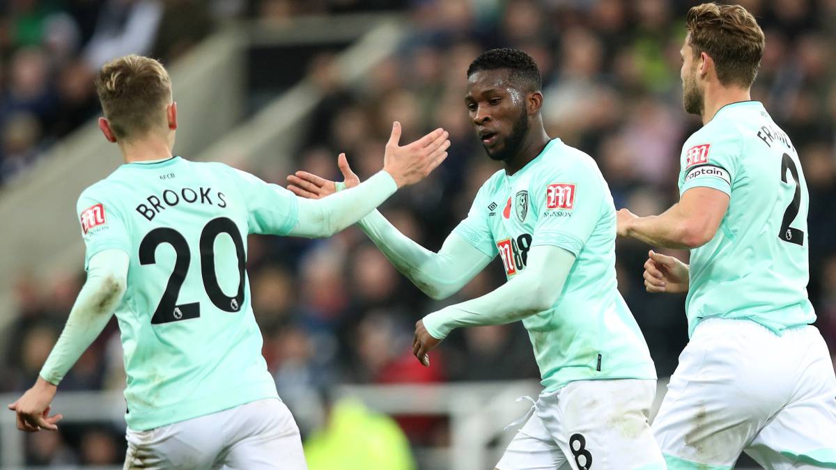 Jefferson Lerma está dentro de los mejores refuerzos que han llegado a la Premier League esta temporada según FourFourTwo. Marcó gol ante Newcastle.