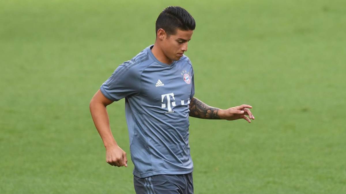 James Rodríguez sufre un desgarro de ligamento externo en la rodilla izquierda. El colombiano estará mínimo 2 semanas por fuera según informó Bayern Múnich