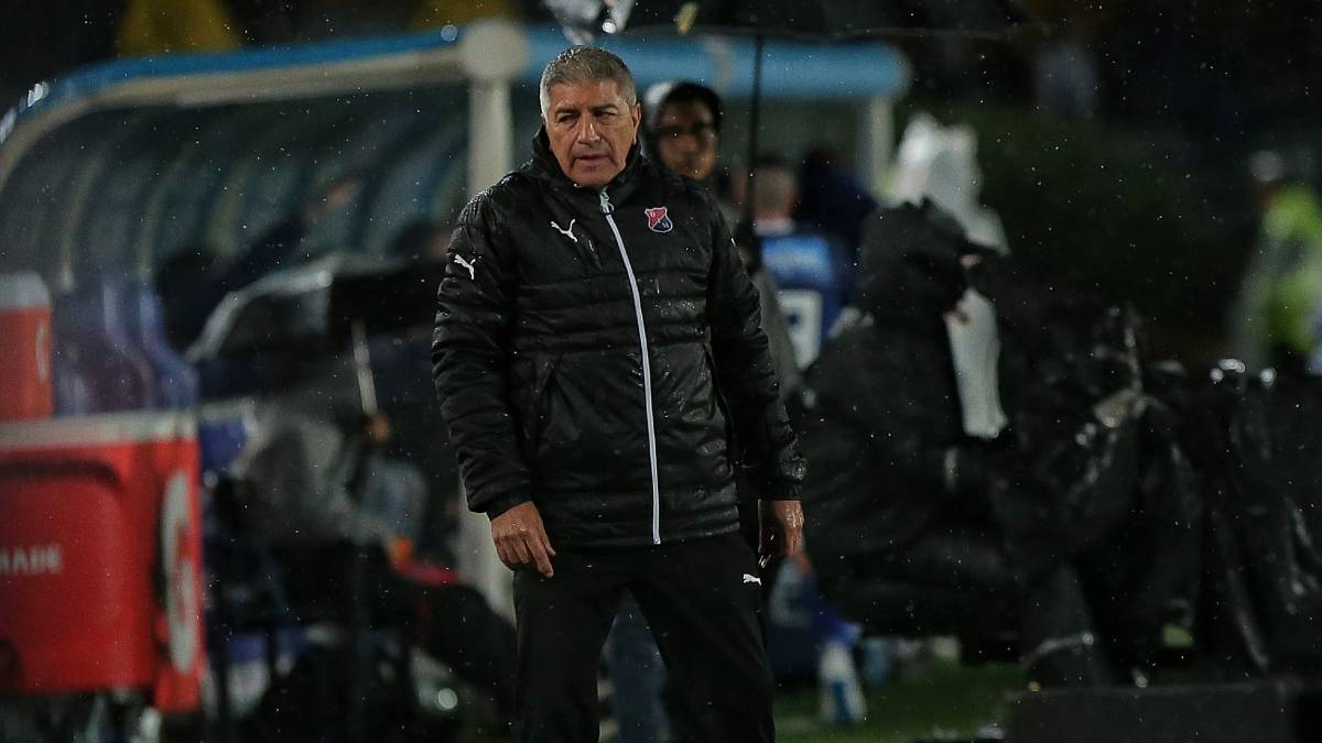 El técnico de Medellín, Octavio Zambrano, analizó la derrota y la clasificación de su equipo frente al Atlético Bucaramanga. Denunció problemas logísticos.
