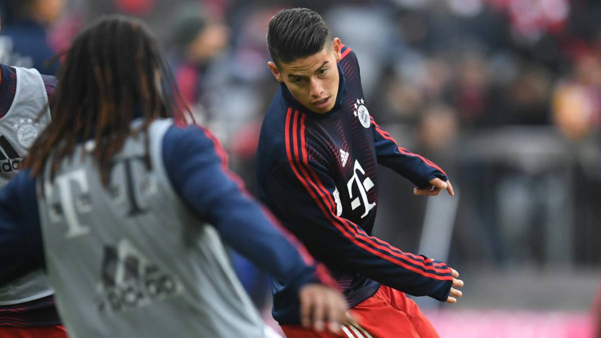 James Rodríguez en calentamiento con Kimmich y Sanches
